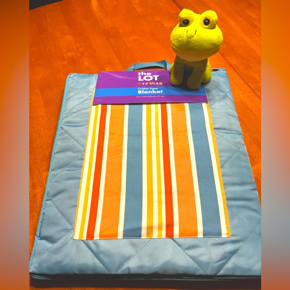 Picnic blanket blue quilted portable